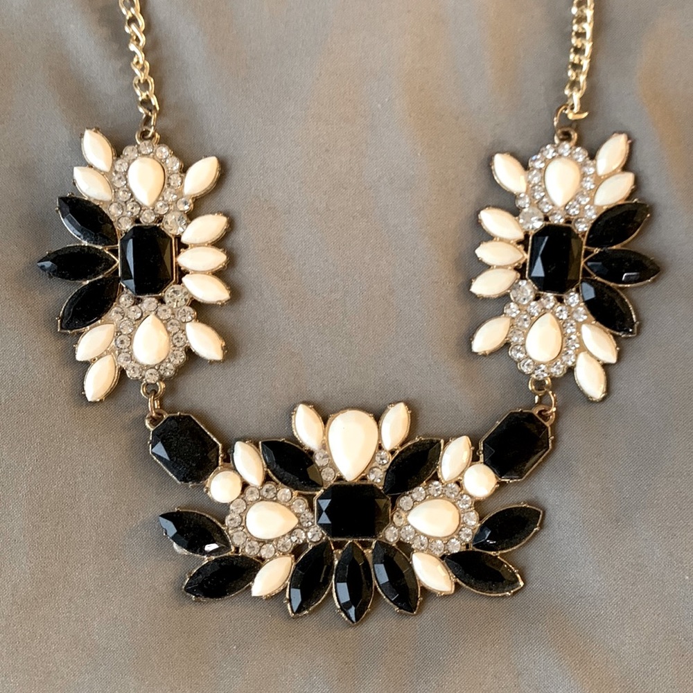 White & Black Stone Floral Necklace